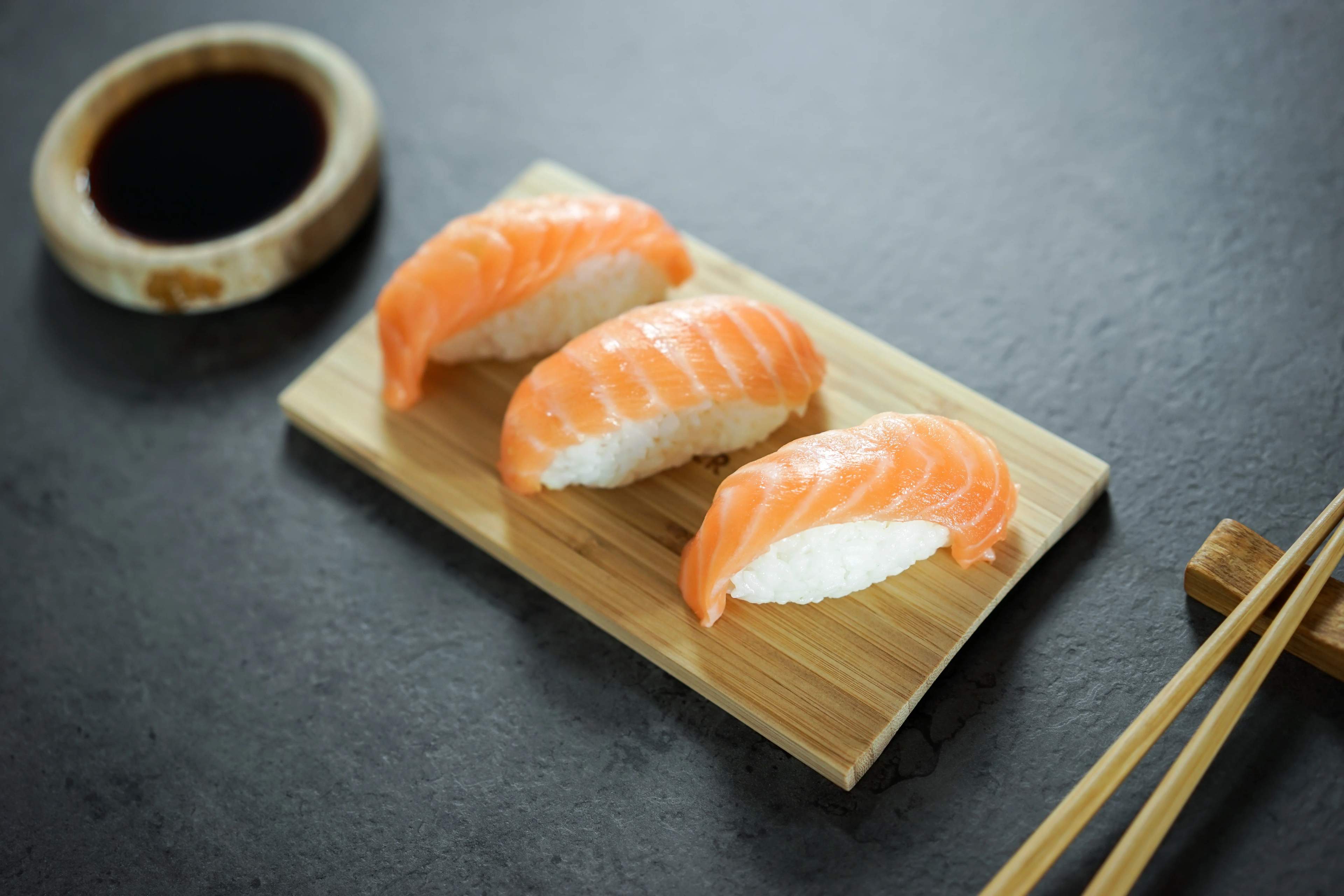 Nigiri (2 Stück) – Vietnamesische Gerichte bei Thai Binh Asia